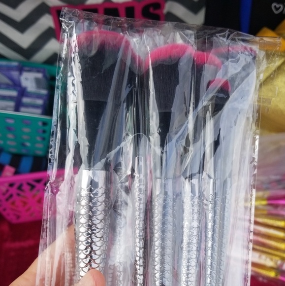 New Large 7 piece black and silver Mermaid Brushes - Picture 2 of 3